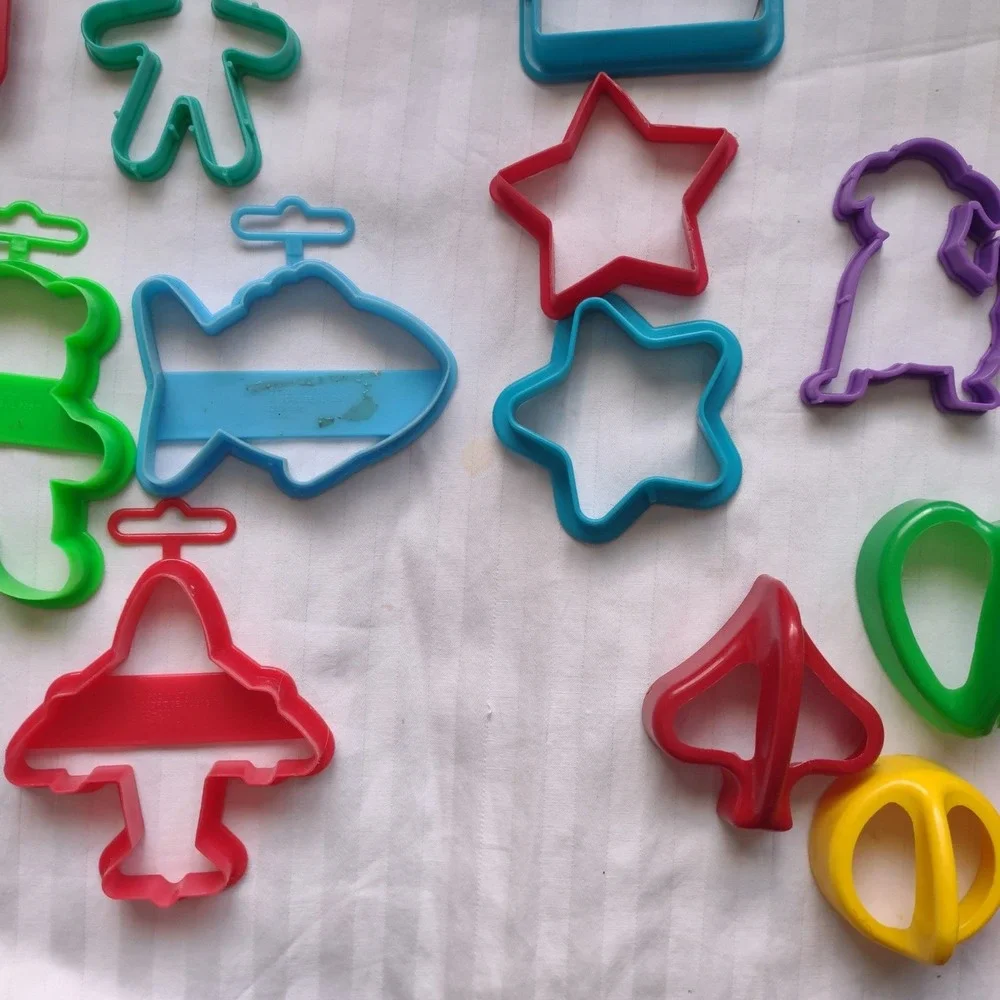 Large Lot‎ Cookie/Pie Cutters Shapes Animals People Vehicles Fun Lot#1